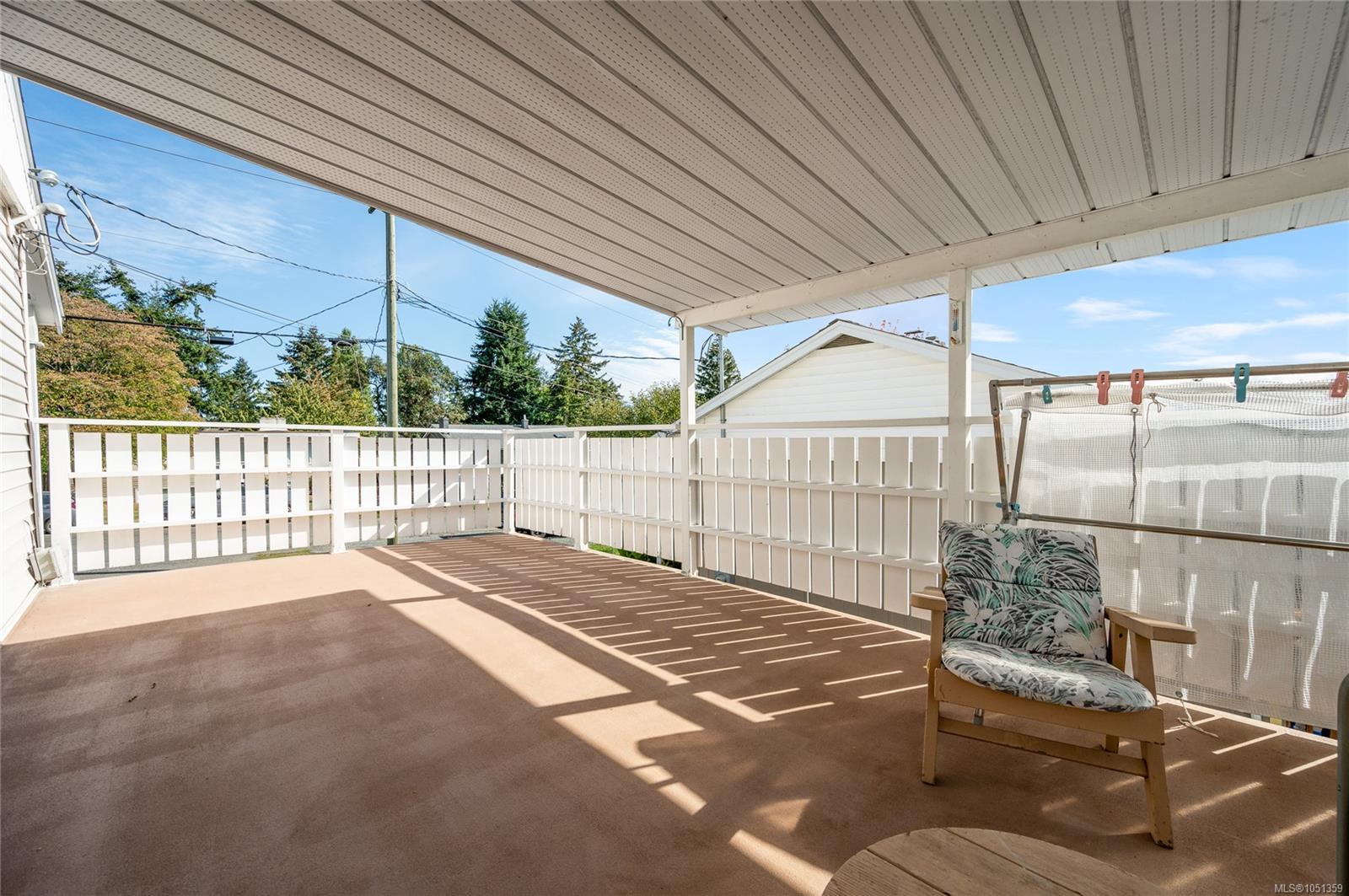 2061 Forest Dr — listing photo 12 of 44