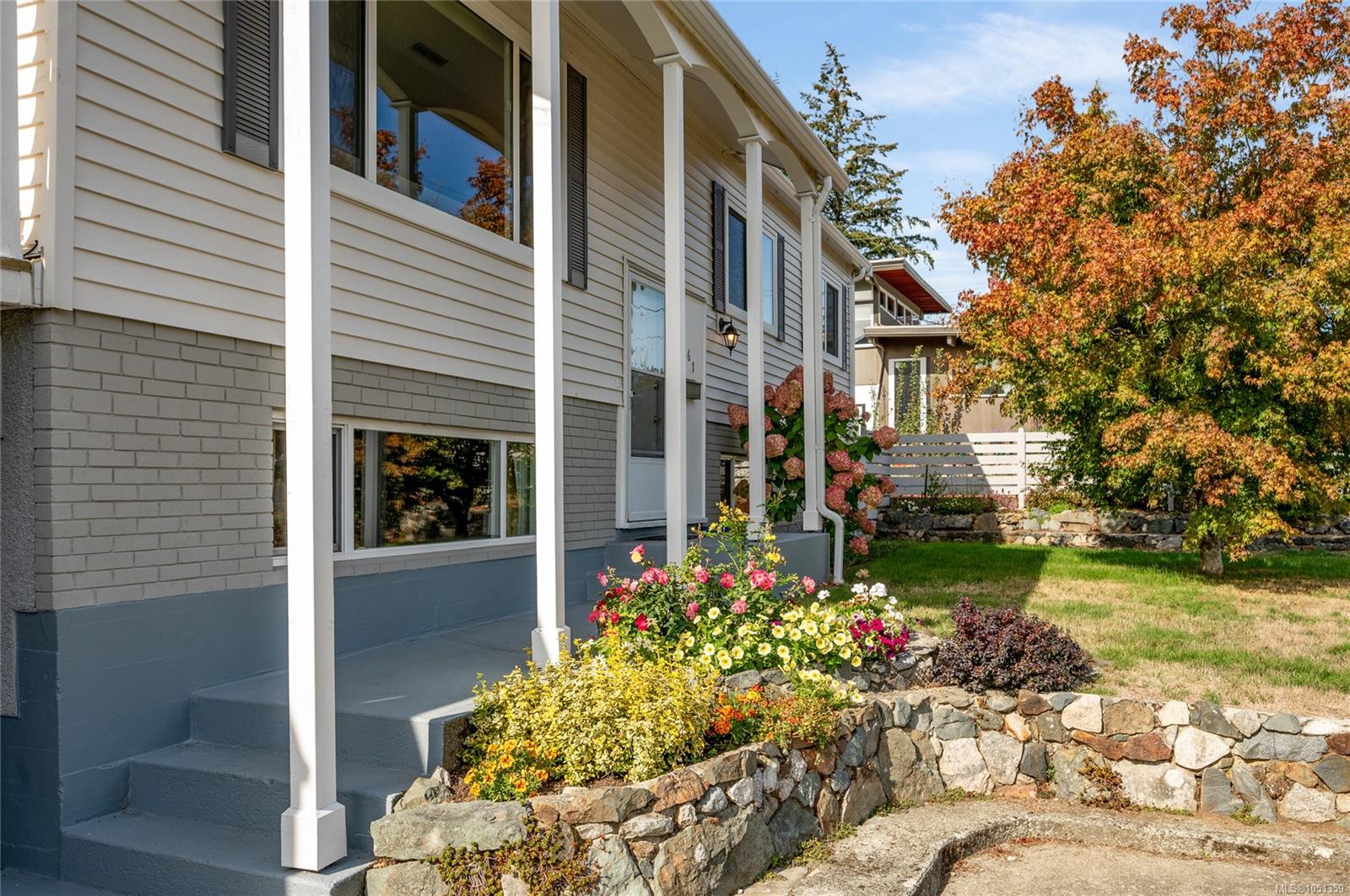 2061 Forest Dr — listing photo 3 of 44