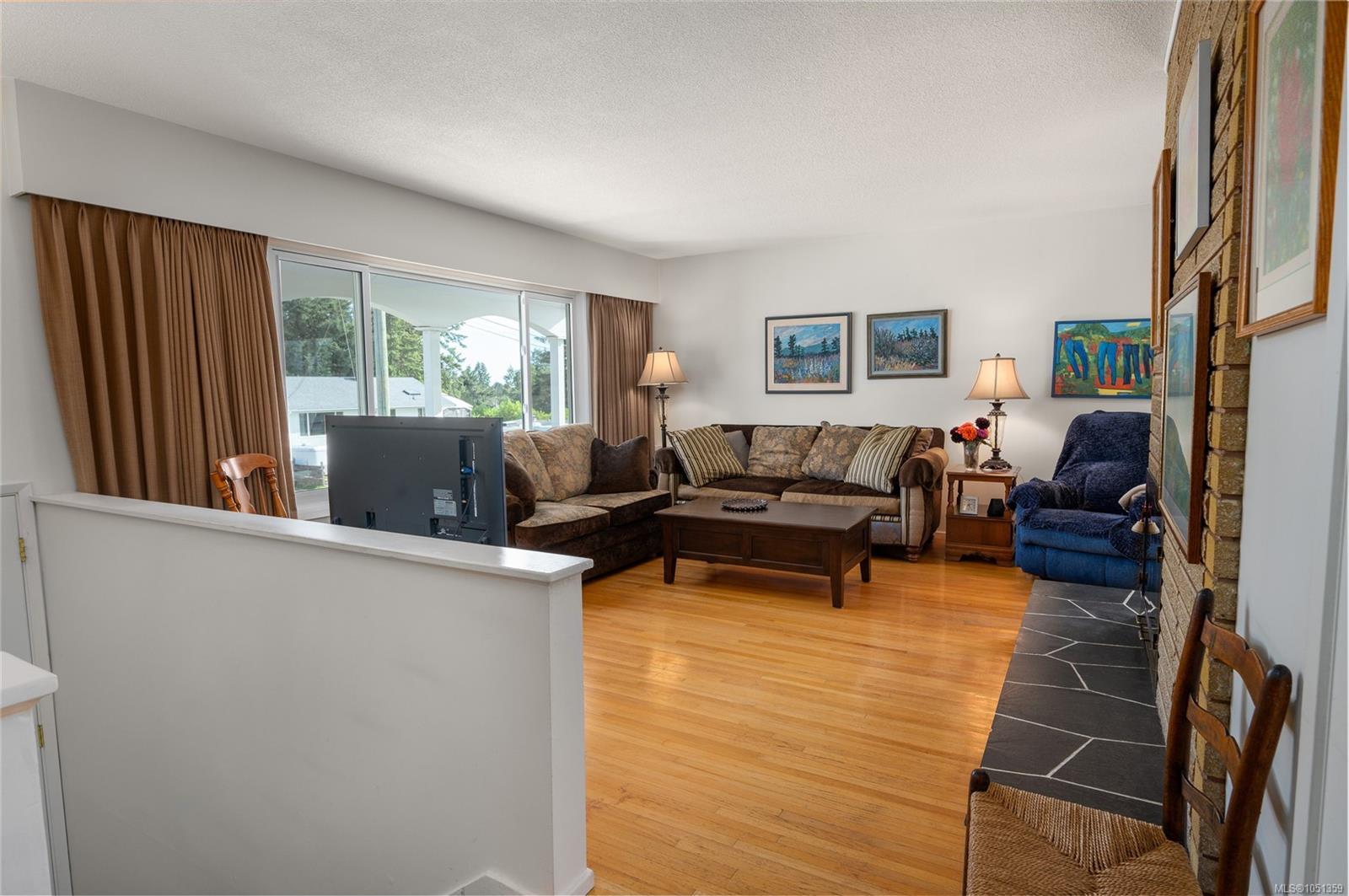 2061 Forest Dr — listing photo 6 of 44