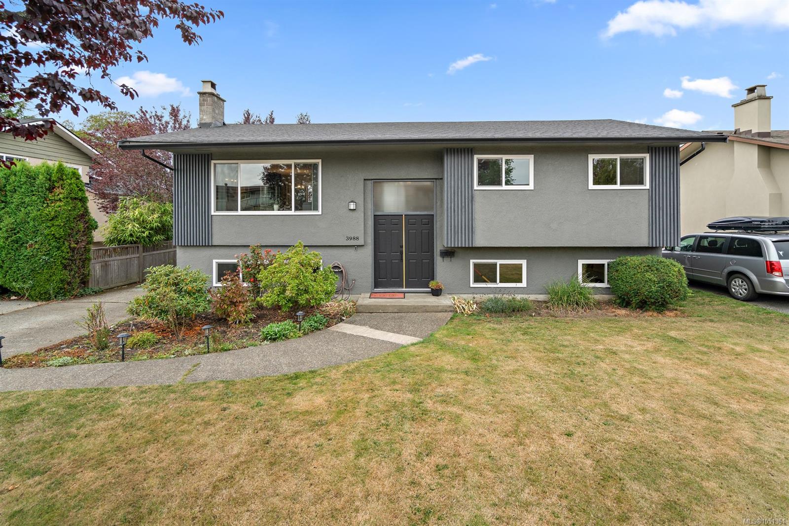 3988 Larchwood Dr — listing photo 2 of 44