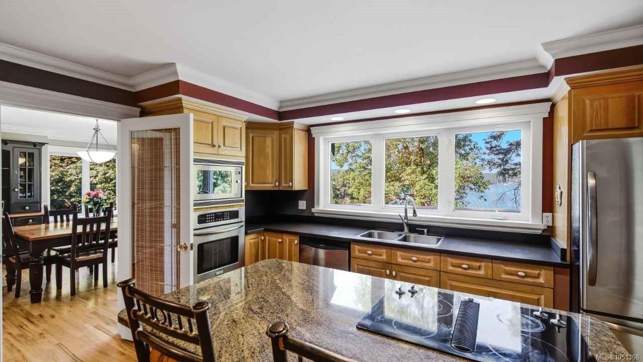 302 Roland Rd — listing photo 12 of 57