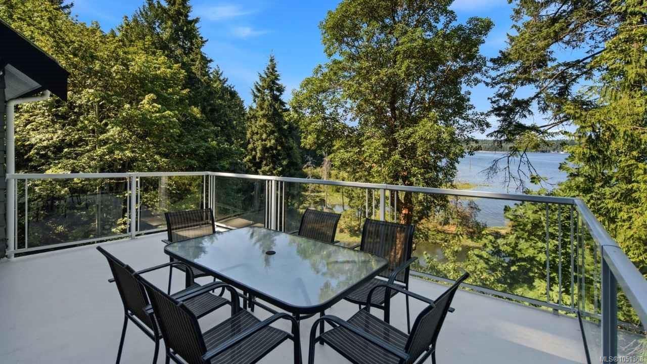 302 Roland Rd — listing photo 5 of 57