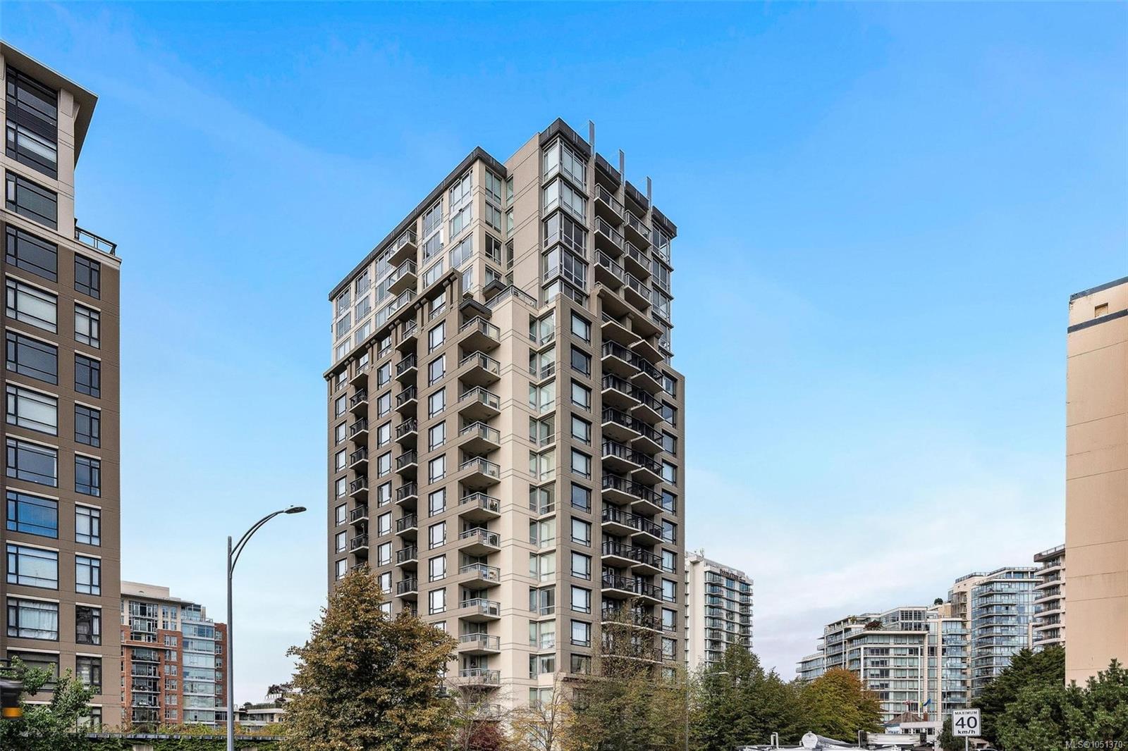 1001-751 Fairfield Rd — listing photo 2 of 35