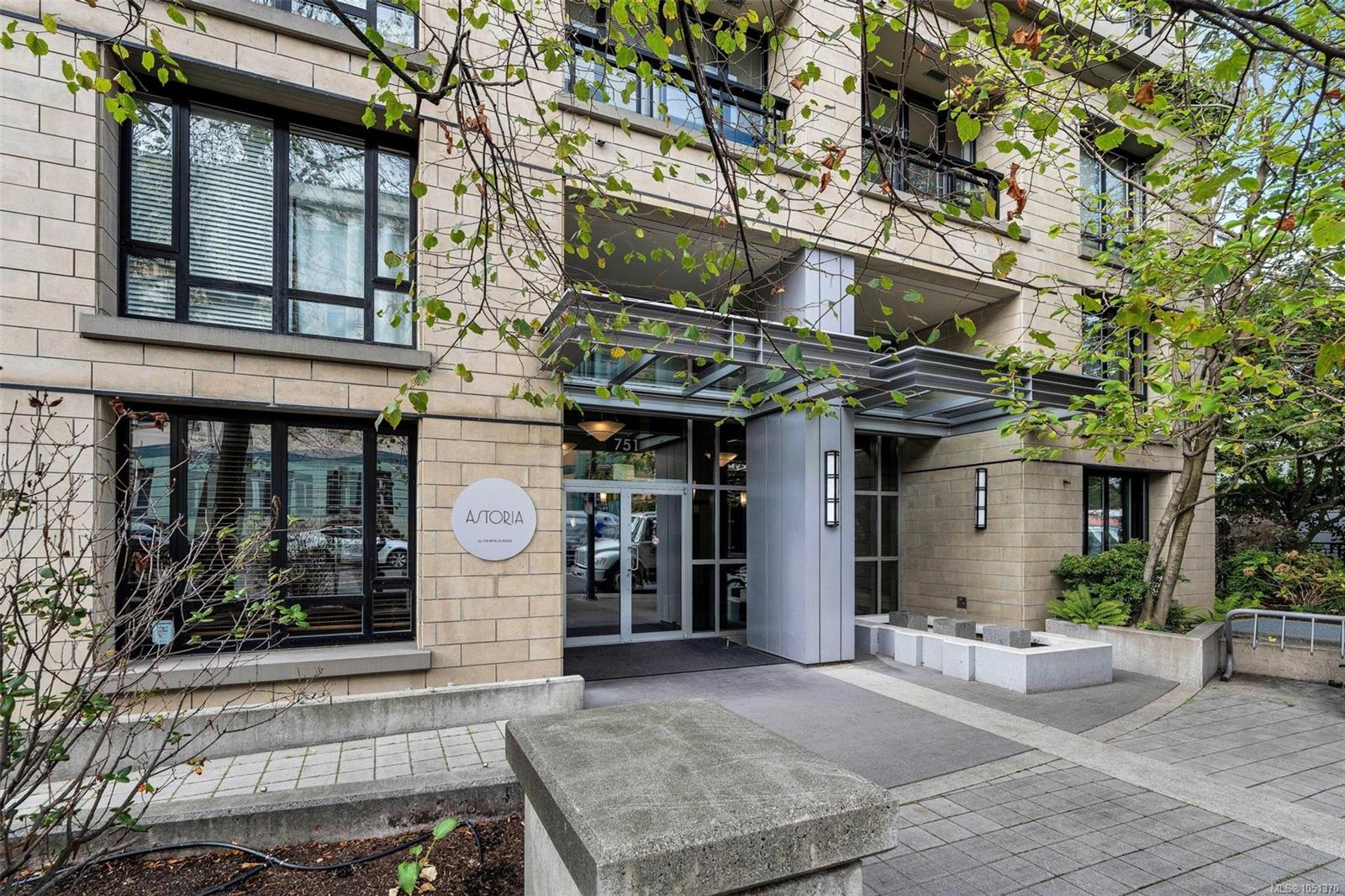 1001-751 Fairfield Rd — listing photo 3 of 35