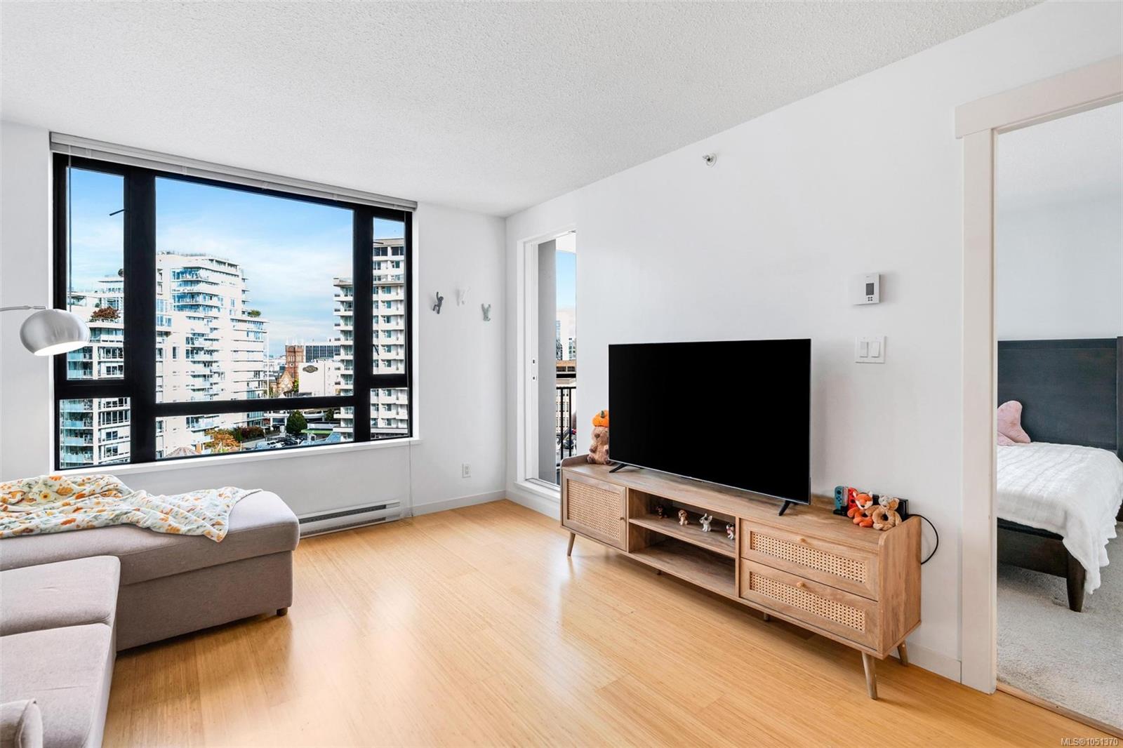 1001-751 Fairfield Rd — listing photo 6 of 35