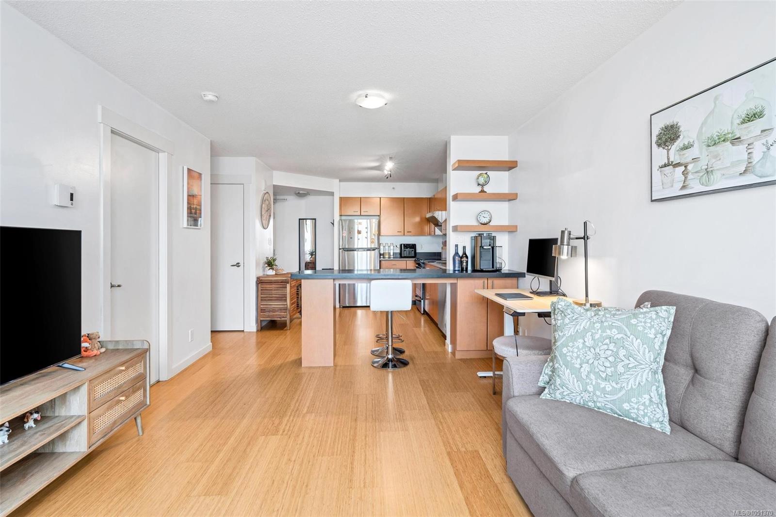 1001-751 Fairfield Rd — listing photo 7 of 35