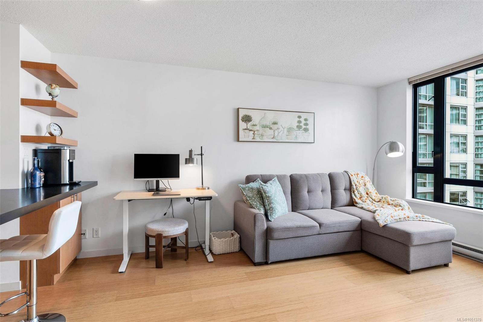 1001-751 Fairfield Rd — listing photo 8 of 35