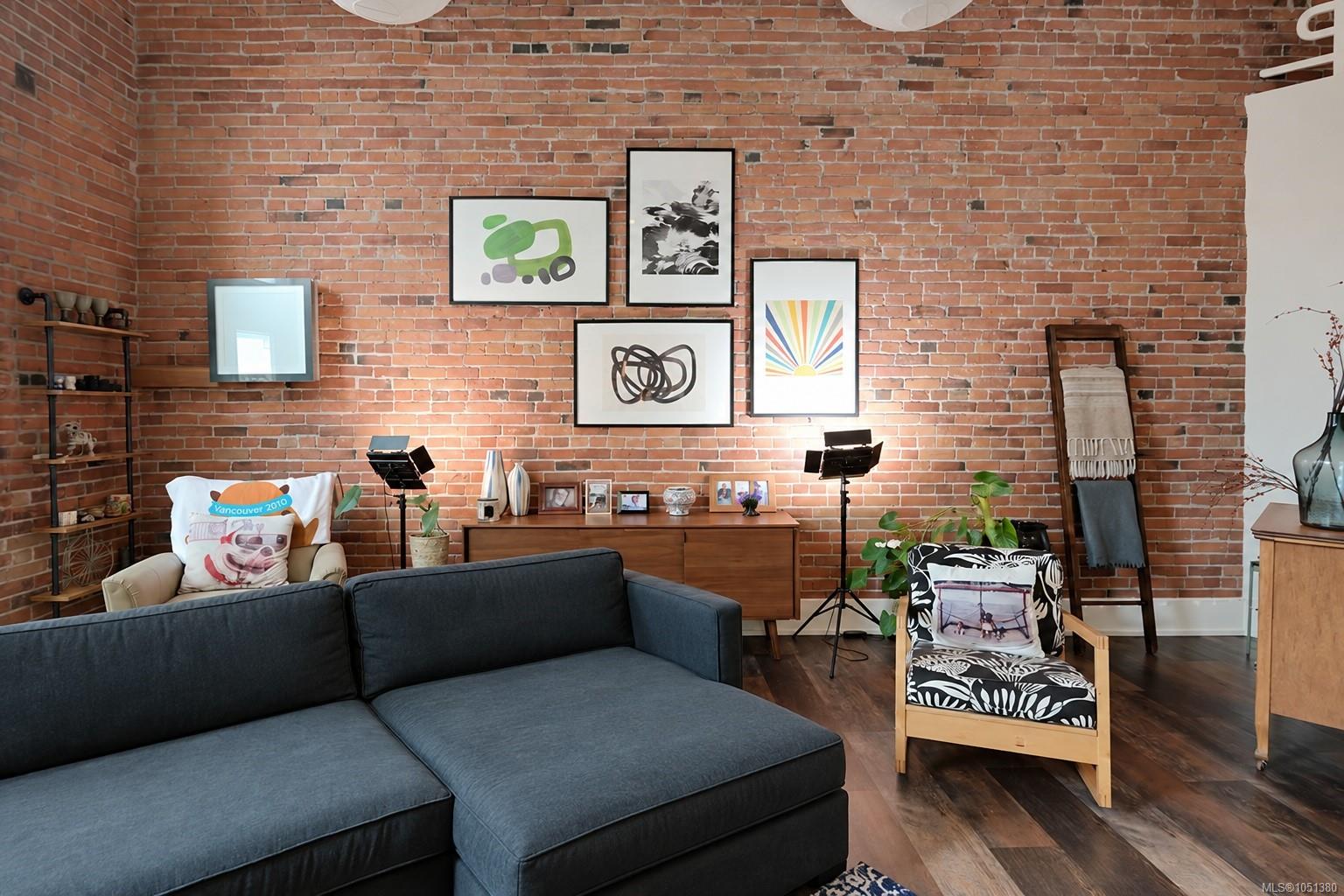302-1407 Government St — listing photo 5 of 41