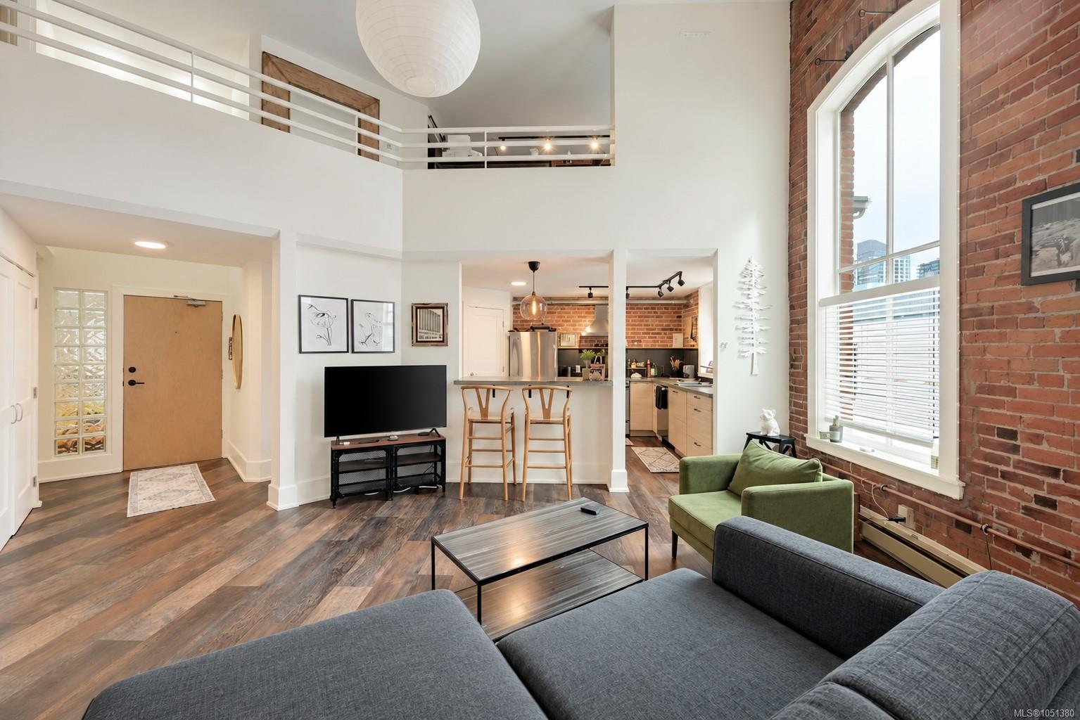 302-1407 Government St — listing photo 6 of 41