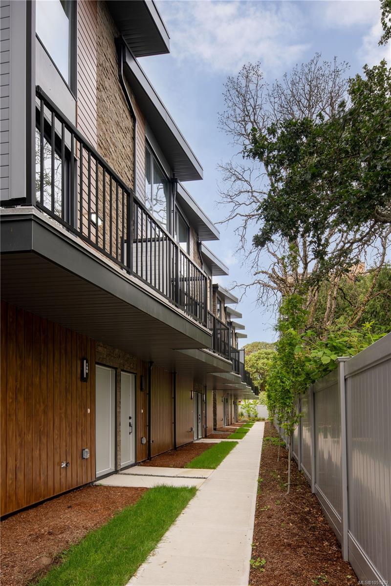 114-916 Orono Ave — listing photo 6 of 36