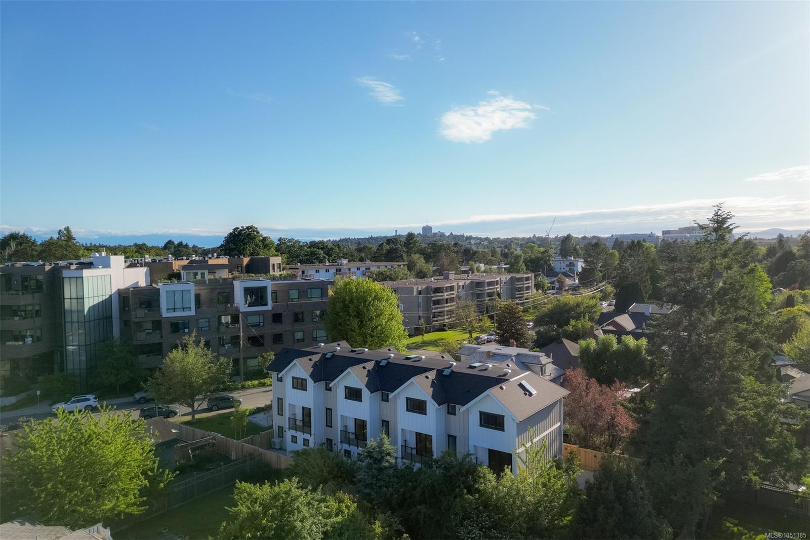 3-2268 Bowker Ave — listing photo 2 of 68