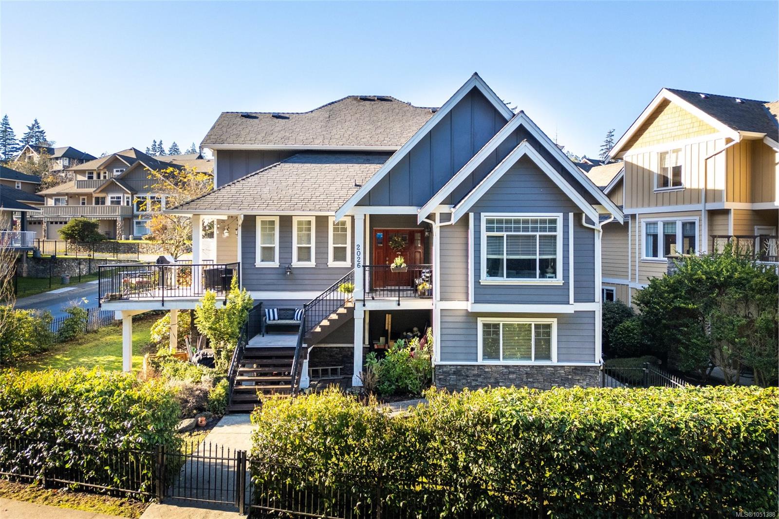 2026 Hannington Rd — listing photo 2 of 44