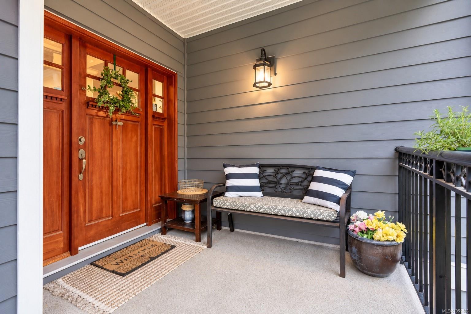 2026 Hannington Rd — listing photo 3 of 44