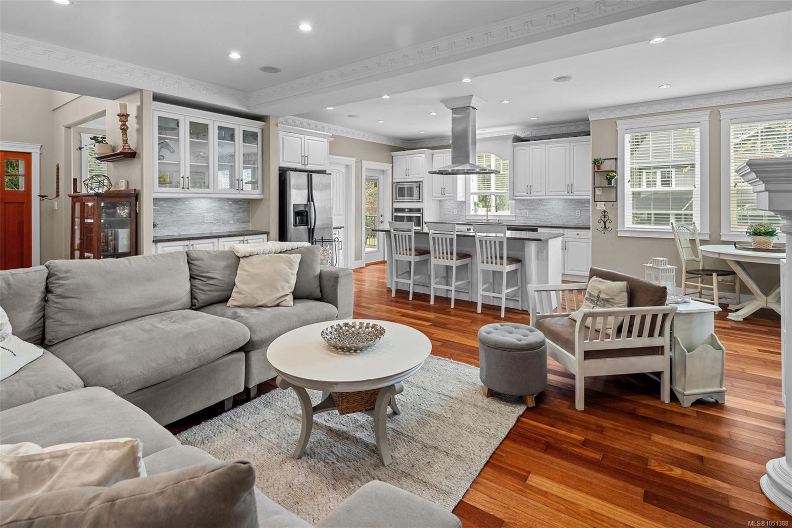 2026 Hannington Rd — listing photo 5 of 44