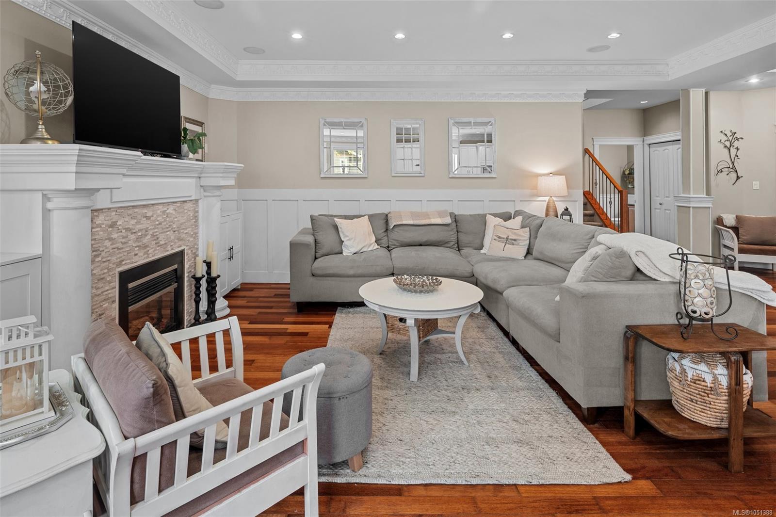 2026 Hannington Rd — listing photo 6 of 44