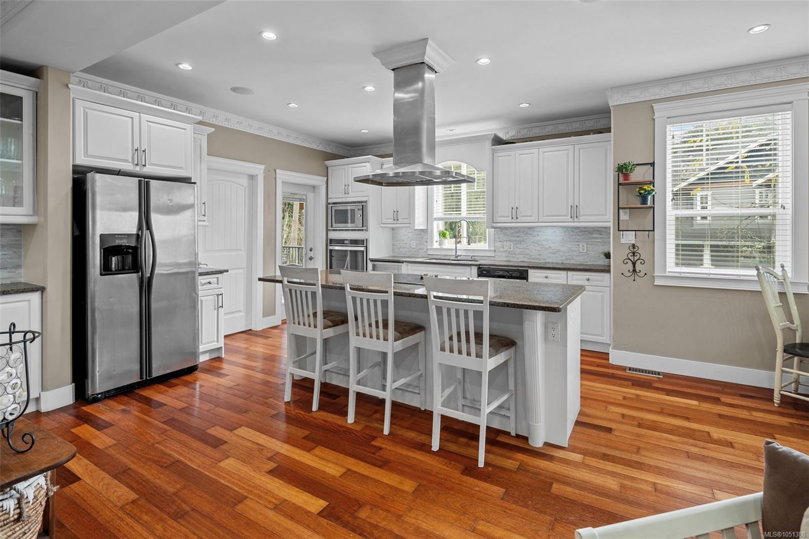 2026 Hannington Rd — listing photo 7 of 44