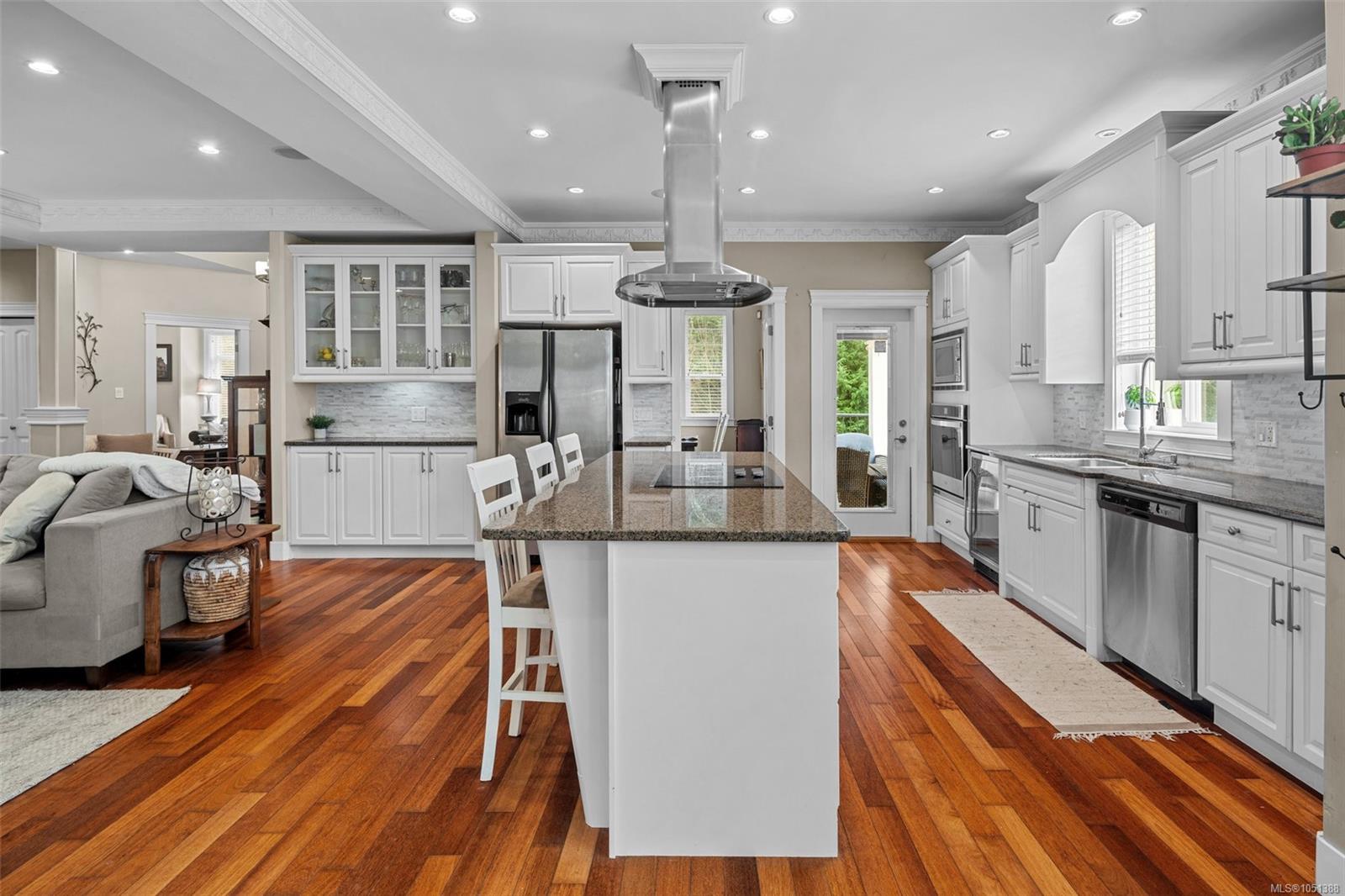 2026 Hannington Rd — listing photo 8 of 44