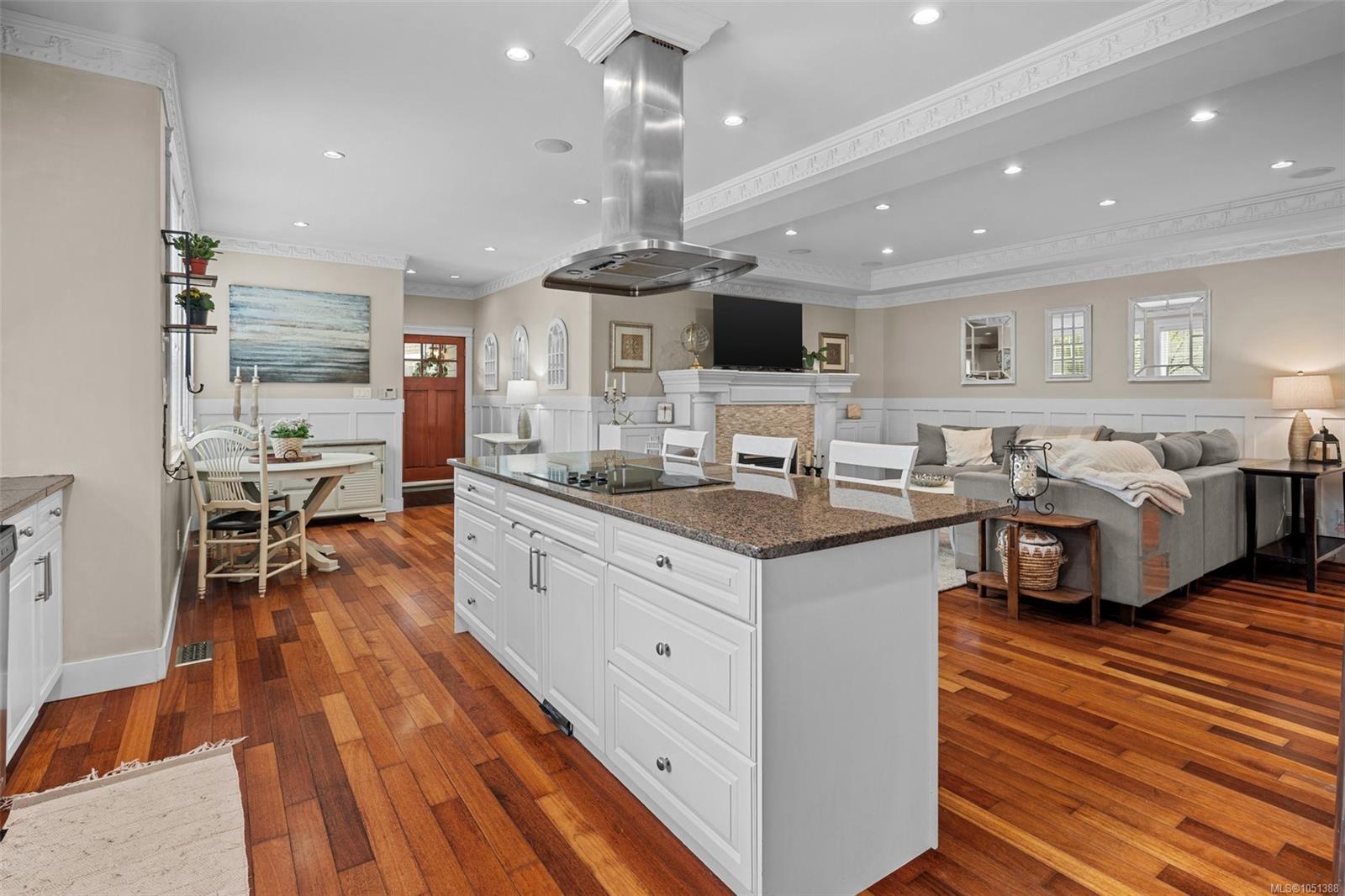 2026 Hannington Rd — listing photo 9 of 44