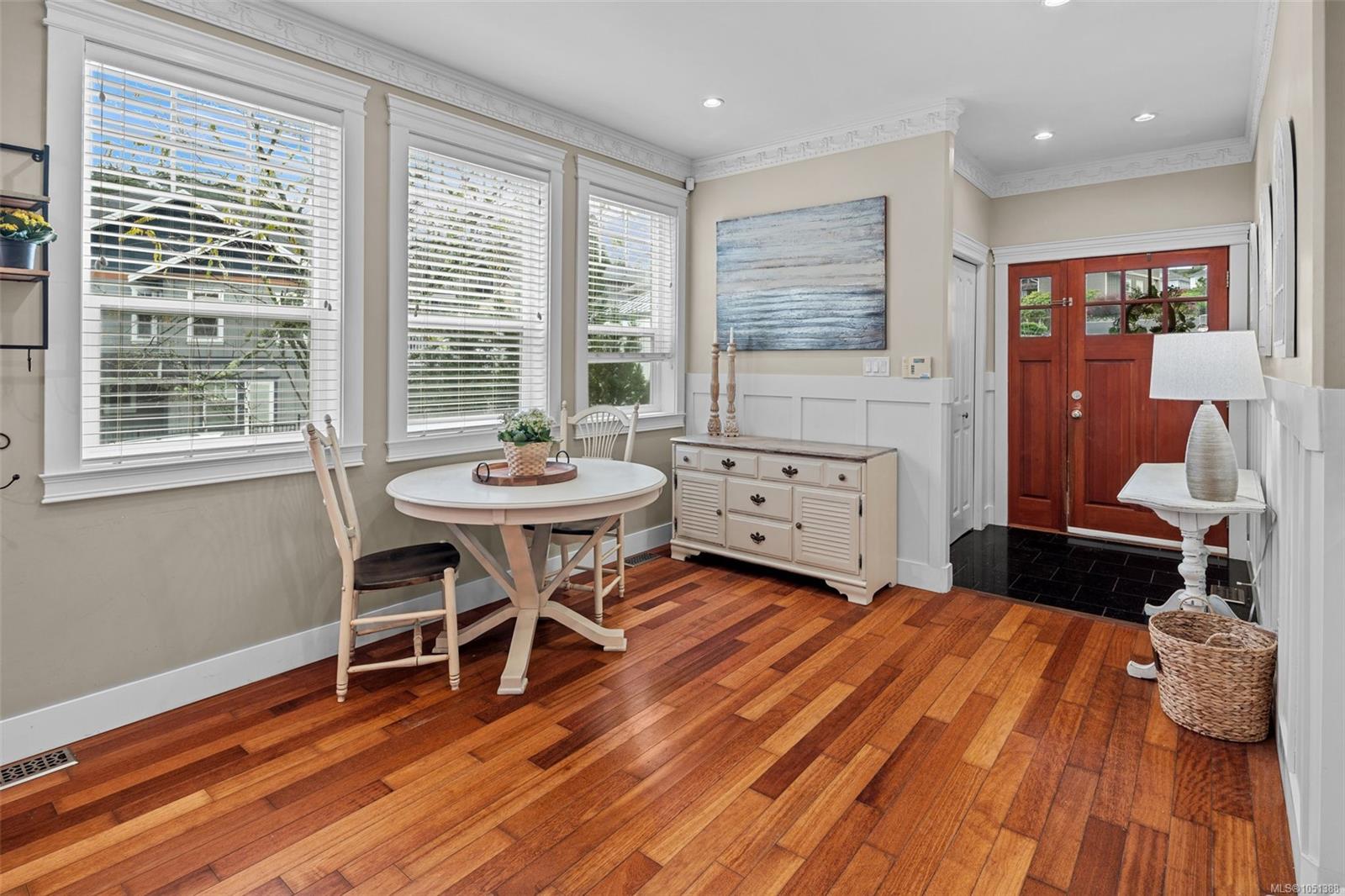 2026 Hannington Rd — listing photo 10 of 44