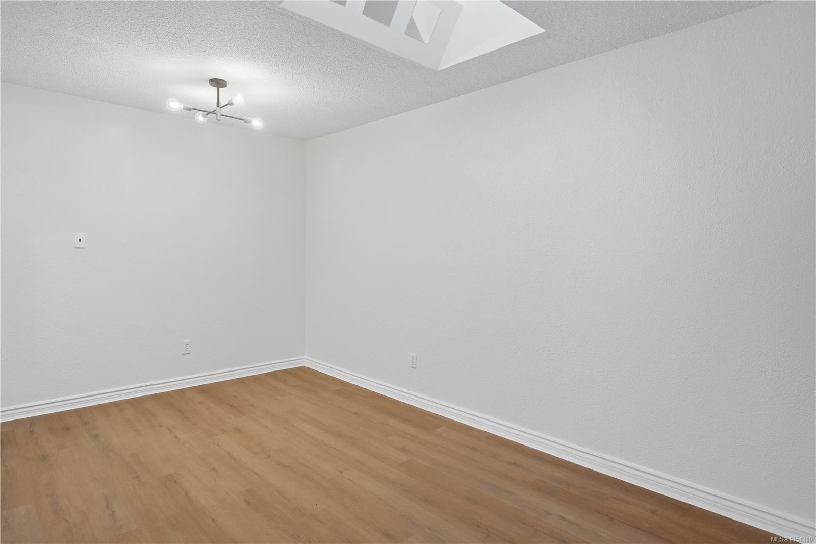 411-909 Pembroke St — listing photo 9 of 33