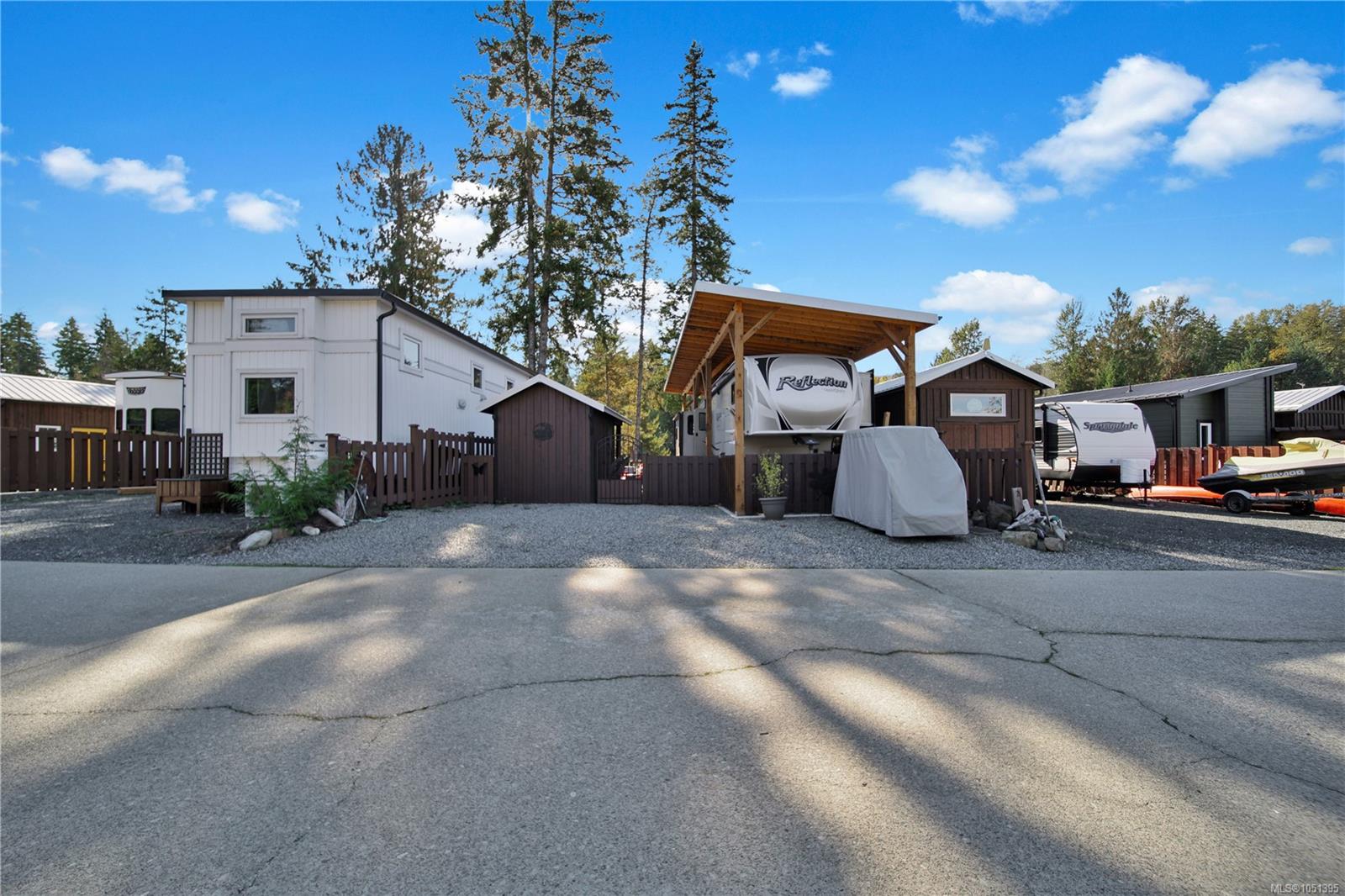 25-10750 Central Lake Rd — listing photo 2 of 44