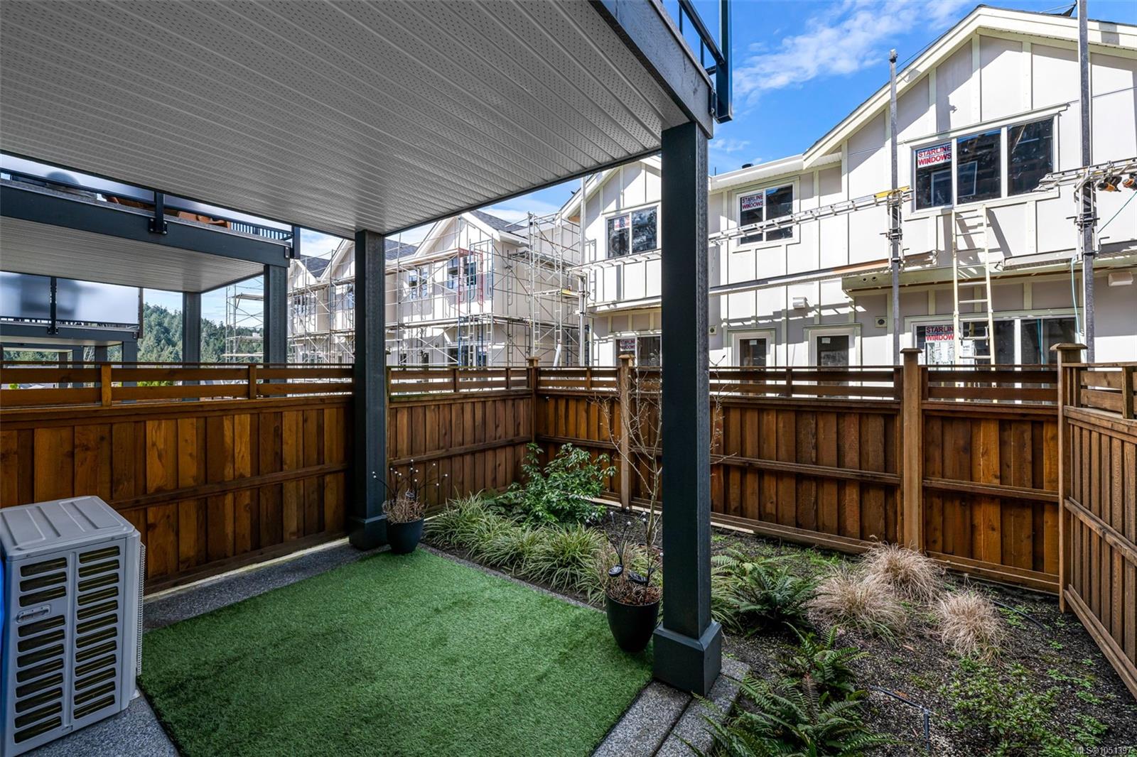 1489 Stella Lane — listing photo 3 of 30