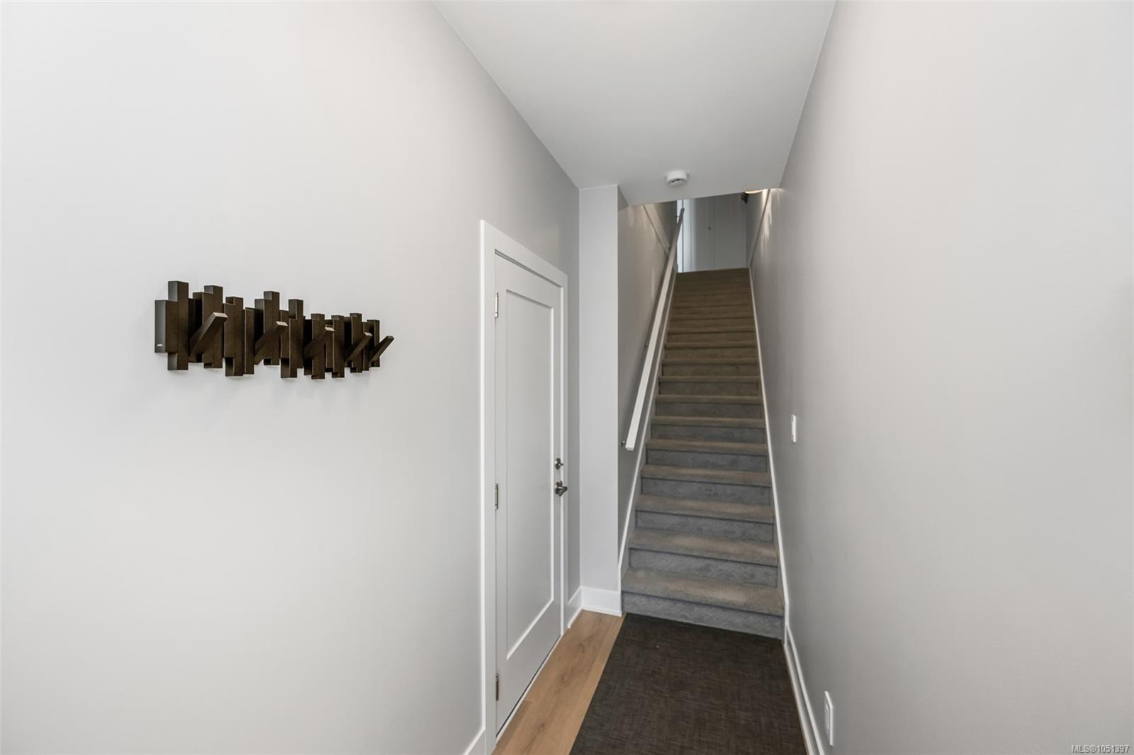 1489 Stella Lane — listing photo 5 of 30