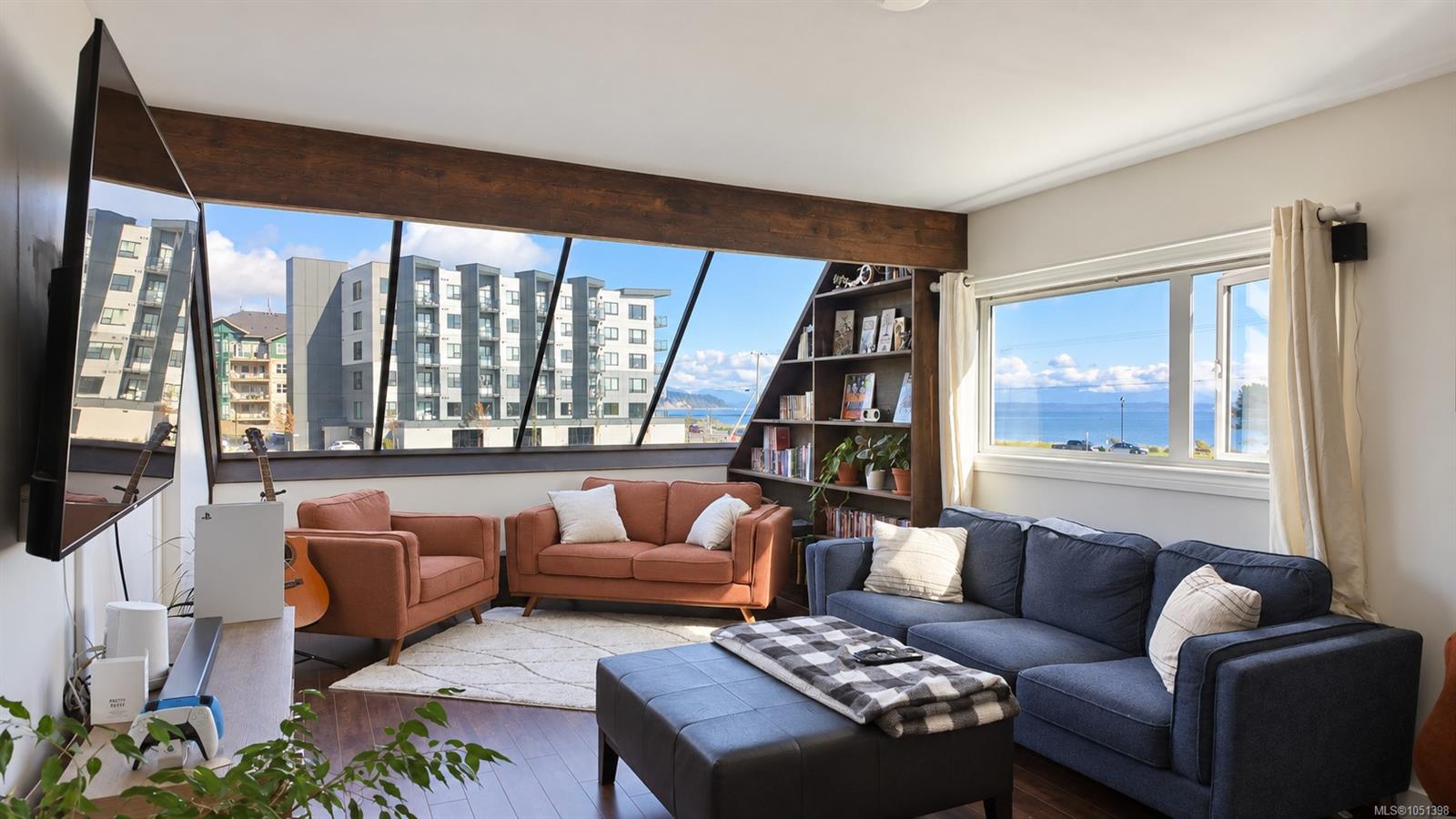 205-2740 Island Hwy — listing photo 2 of 36