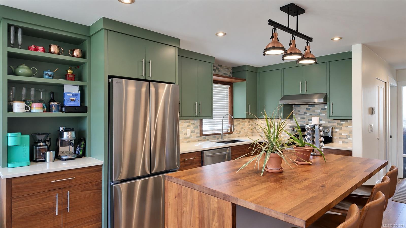 205-2740 Island Hwy — listing photo 4 of 36