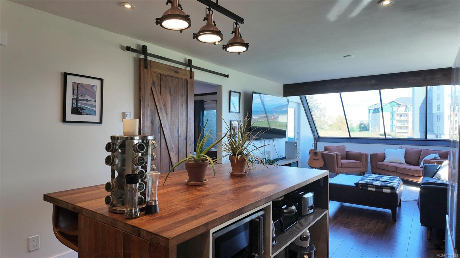 205-2740 Island Hwy — listing photo 6 of 36