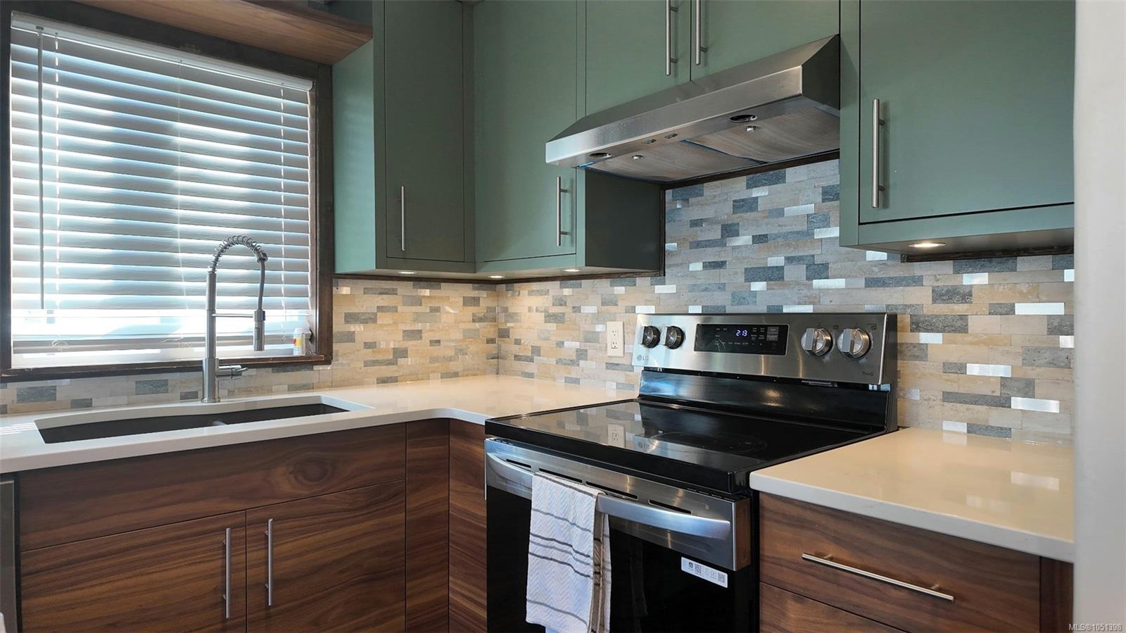 205-2740 Island Hwy — listing photo 7 of 36