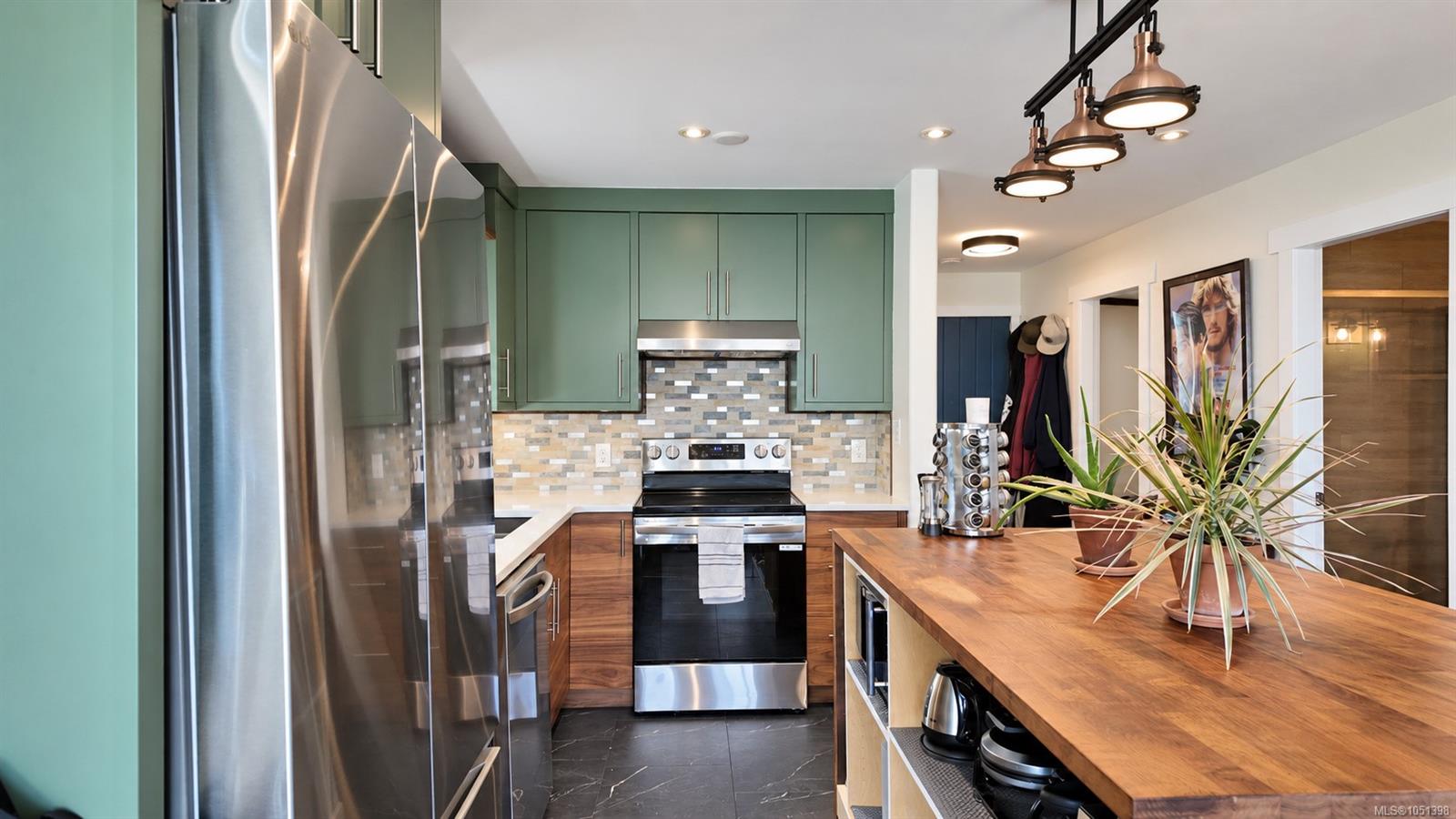 205-2740 Island Hwy — listing photo 9 of 36
