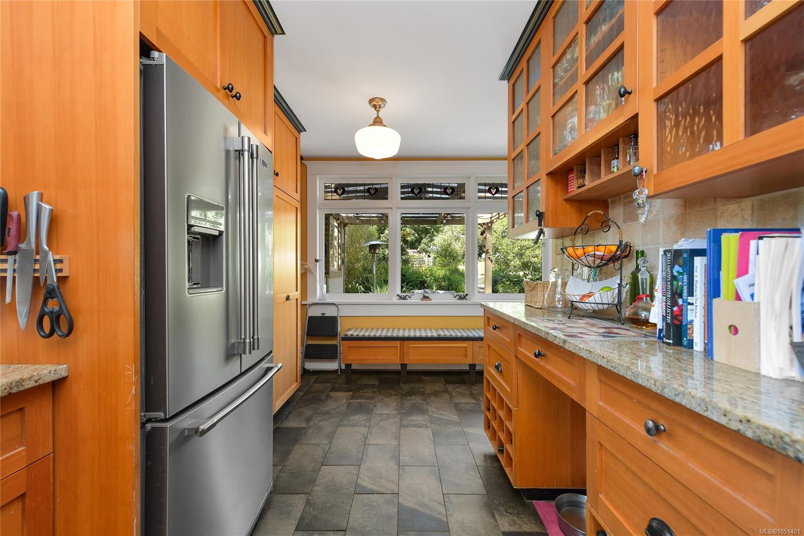 566 Gorge Rd — listing photo 11 of 31