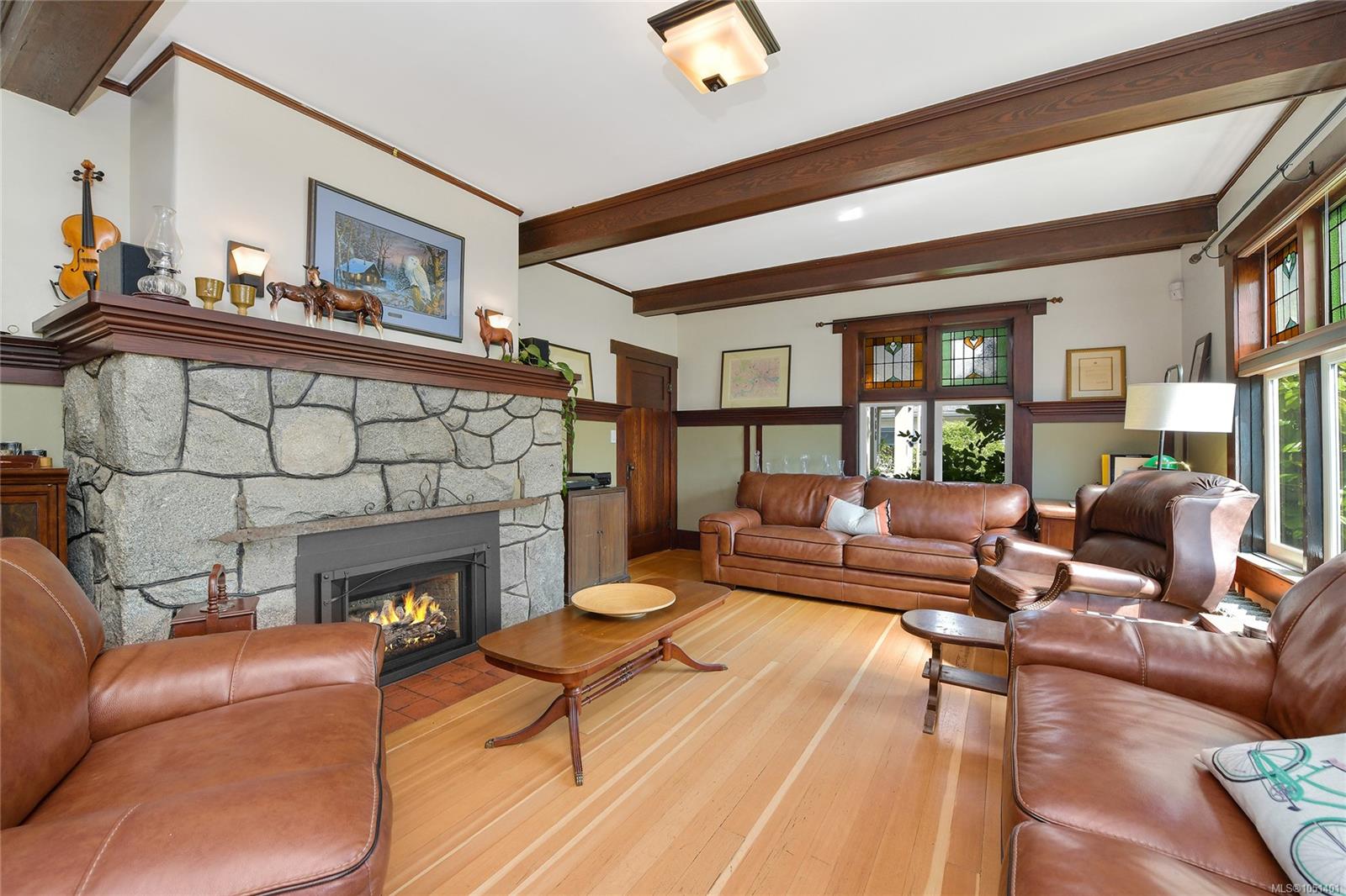 566 Gorge Rd — listing photo 4 of 31