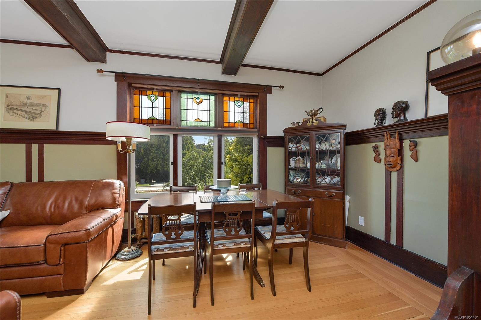 566 Gorge Rd — listing photo 8 of 31