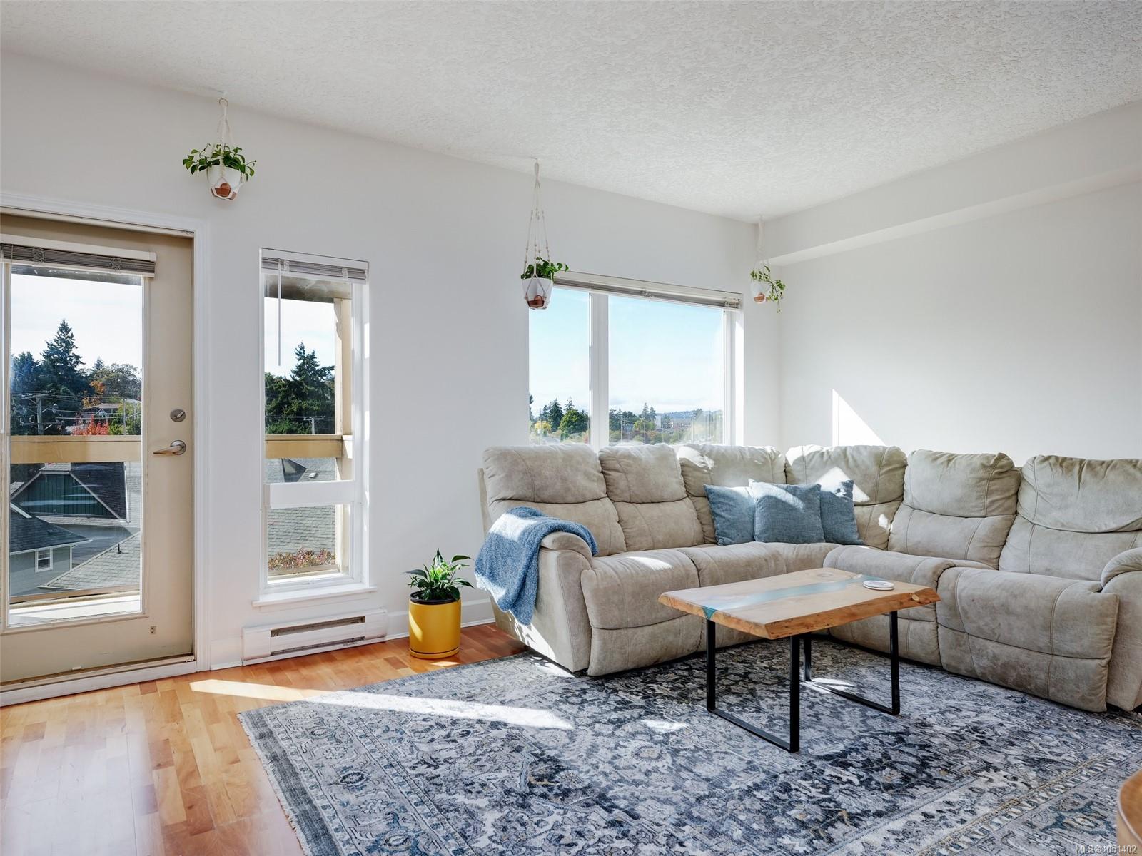 407-1156 Colville Rd — listing photo 5 of 27