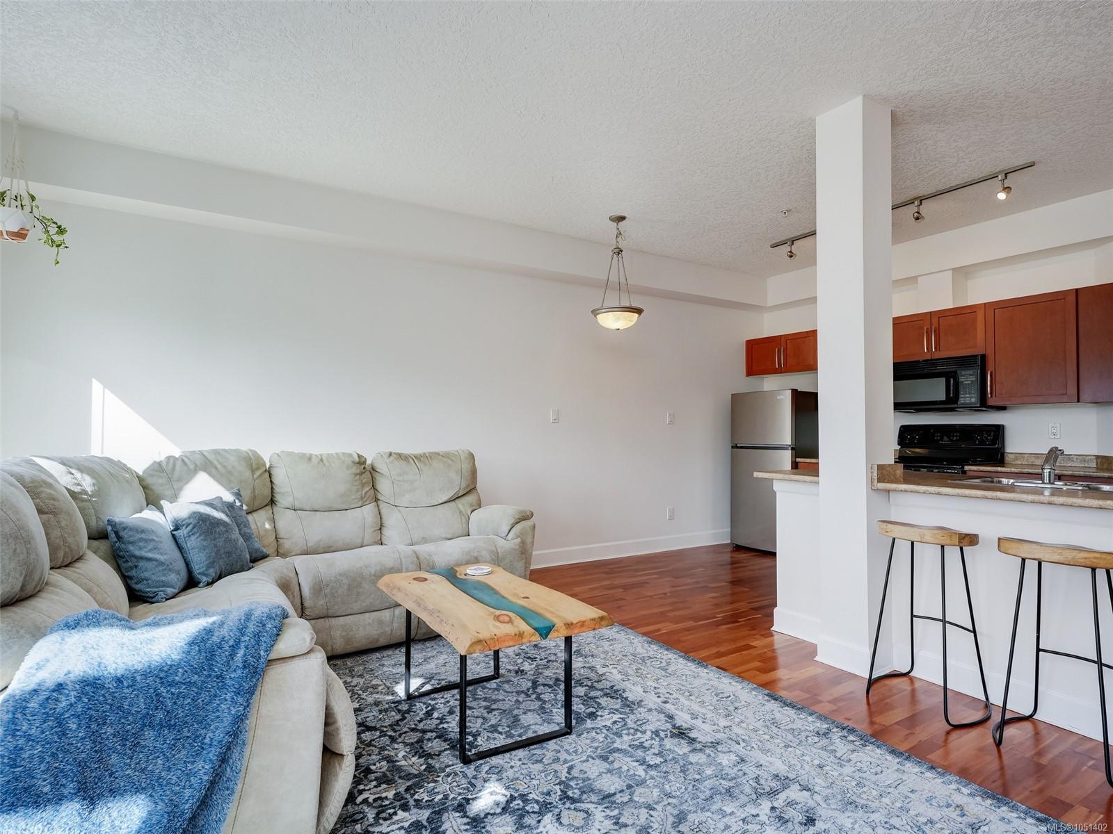 407-1156 Colville Rd — listing photo 6 of 27