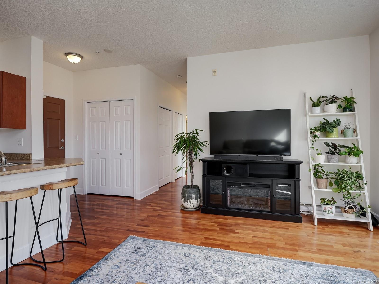 407-1156 Colville Rd — listing photo 8 of 27