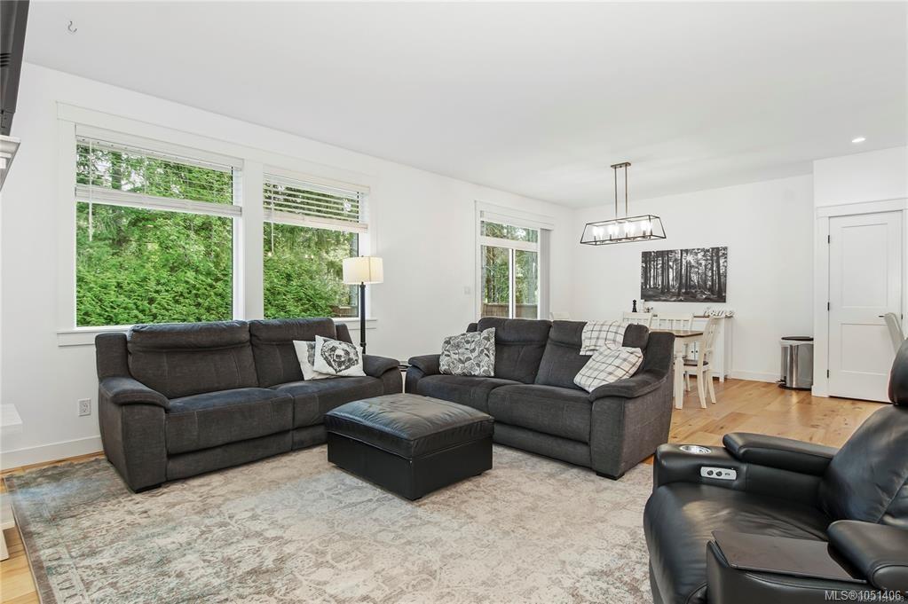 782 Salal St — listing photo 12 of 39