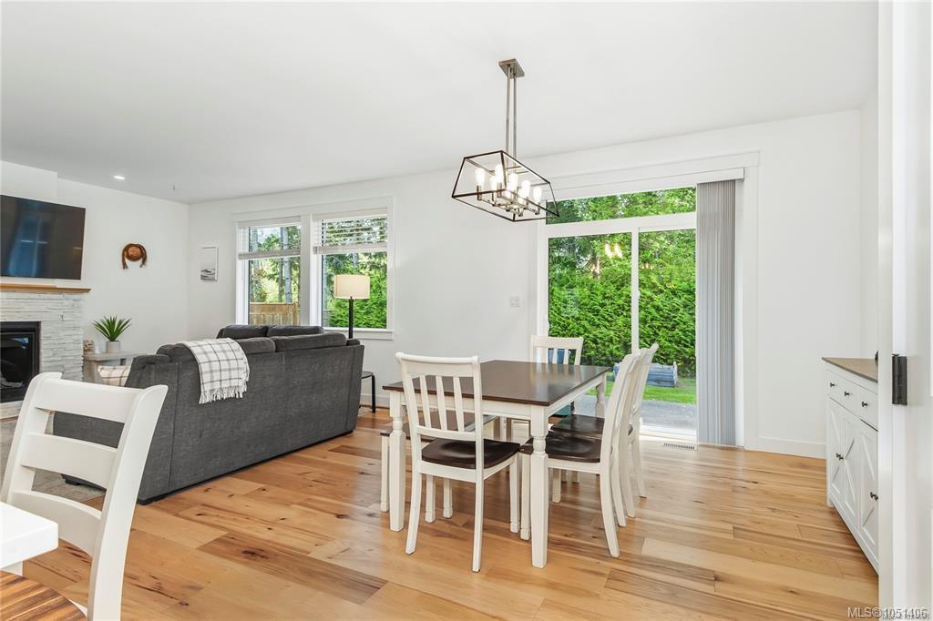 782 Salal St — listing photo 8 of 39