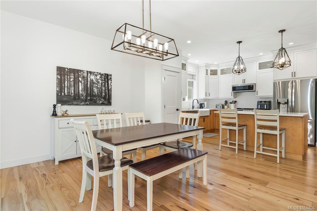 782 Salal St — listing photo 9 of 39