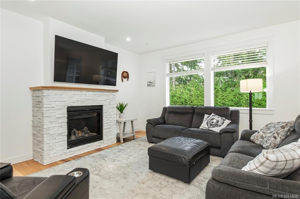 782 Salal St — listing photo 10 of 39
