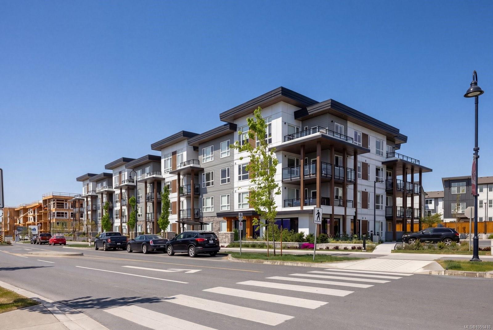 301-3564 Ryder Hesjedal Way — listing photo 2 of 30