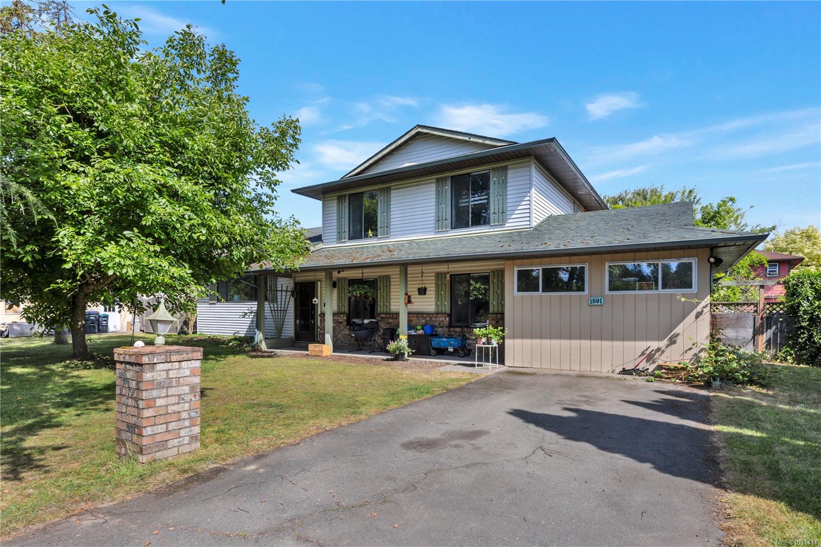 1591 Sharon Pl — listing photo 2 of 22