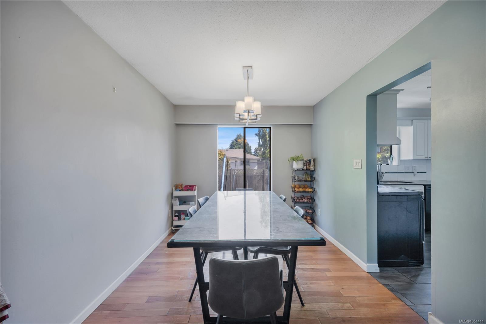 1591 Sharon Pl — listing photo 6 of 22