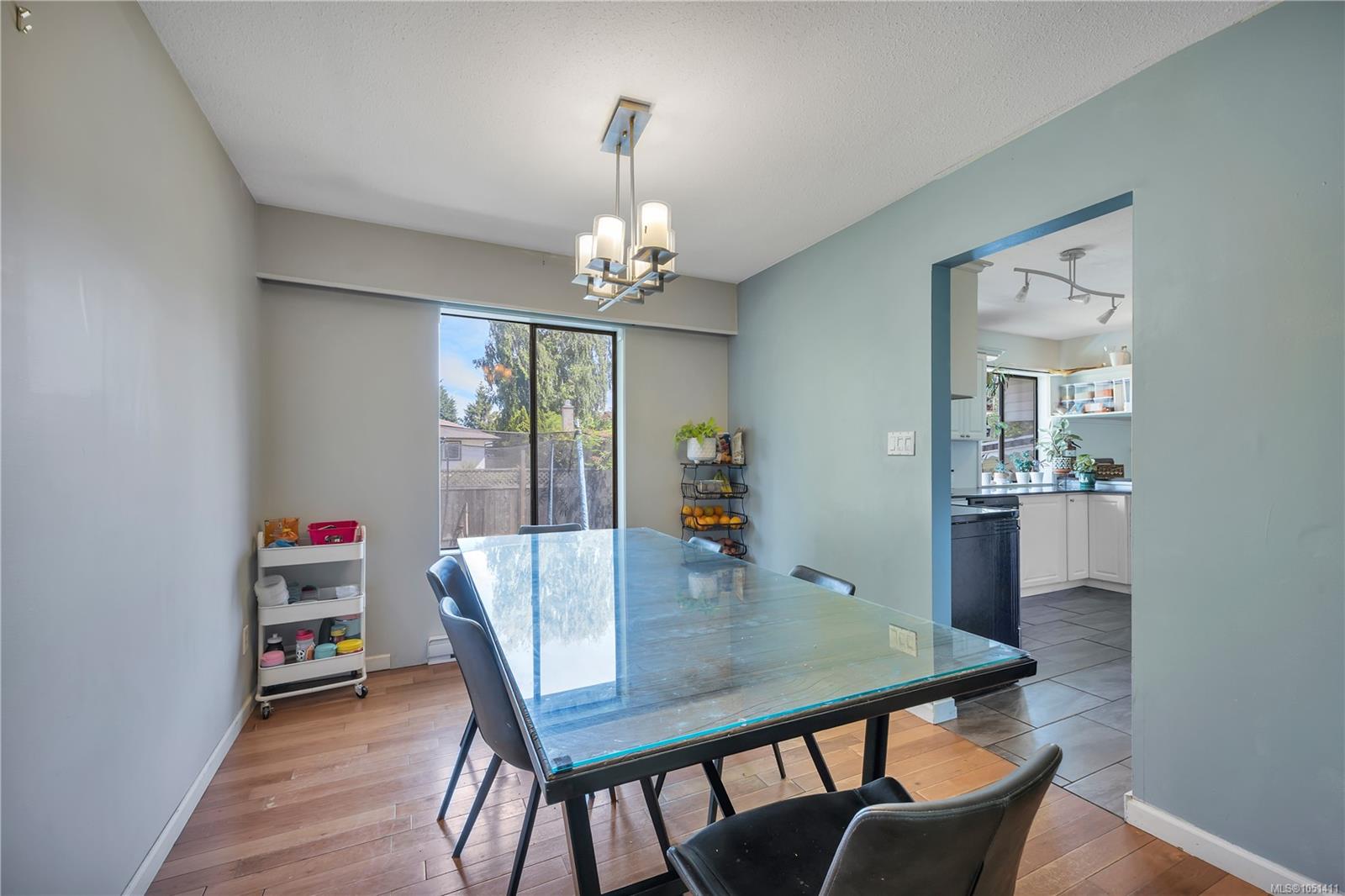 1591 Sharon Pl — listing photo 7 of 22