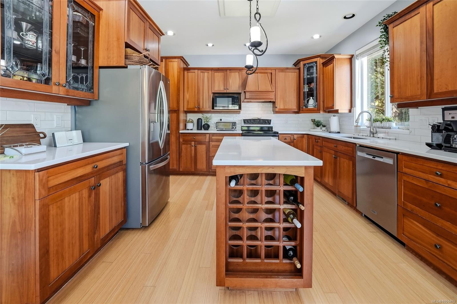 3712 Cavendish Blvd — listing photo 5 of 64