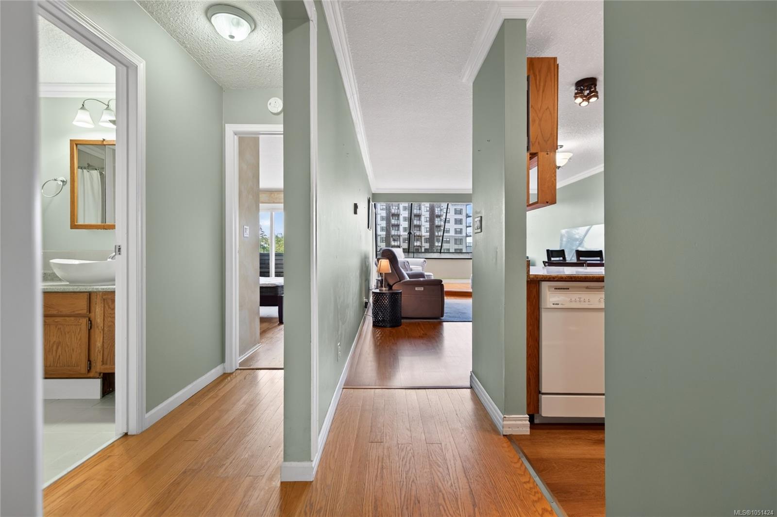 108-2740 Island Hwy — listing photo 12 of 24