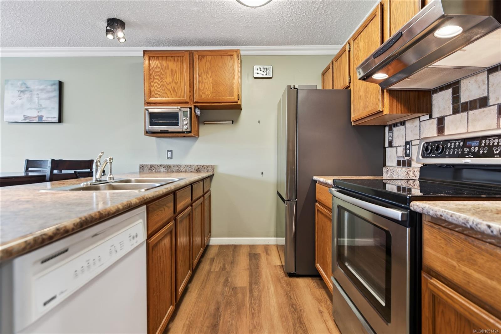 108-2740 Island Hwy — listing photo 13 of 24