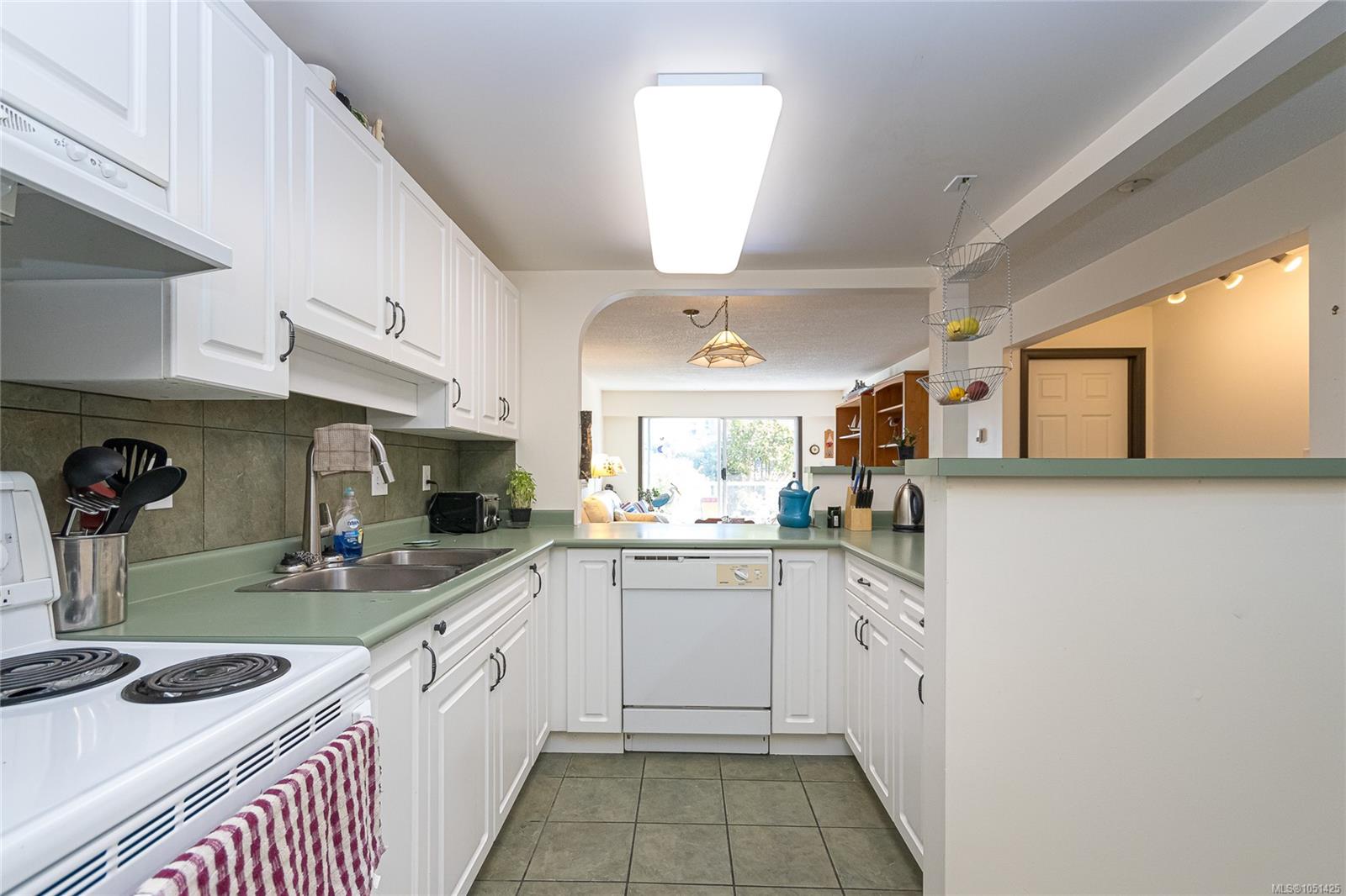 105-10461 Resthaven Dr — listing photo 12 of 27